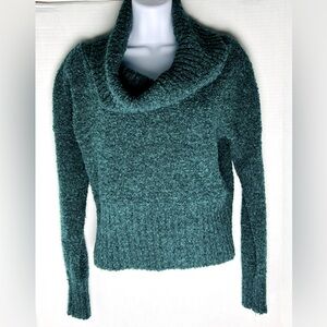 MUDD EMERALD GREEN COW NECK LONG SLEEVE KNIT CROP TOP. WOMEN’S MEDIUM
